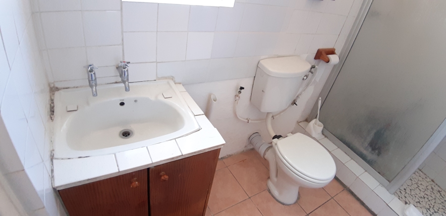 To Let 1 Bedroom Property for Rent in Rylands Western Cape